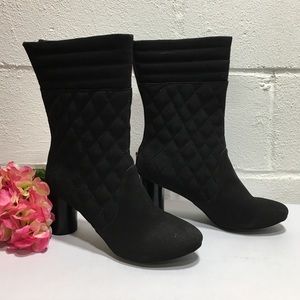 CRI DE COWER Woman's Marie Veqan Quilted Size 11